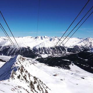  Throwback to our last ski trip with the #snobtop crew. Beautiful view on the Alps. #alps #tbt #ski #fun #mountains #blog #winter #photography 