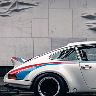  We really love the colors. ⚪️ #snobtop #porsche #retro #car #carporn #vintage #911 #style #blue #white #red #design #view #beautiful #perfect #instacool #awesome #bestoftheday #design #blog 