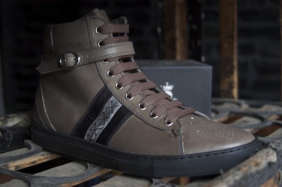 Sneaker Grey 560x372 Barker Black   Spring/Summer 2011