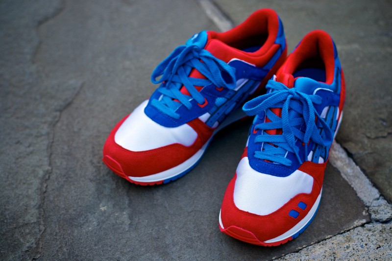 ASICS-GLlll-Red-Blue-4-800x533